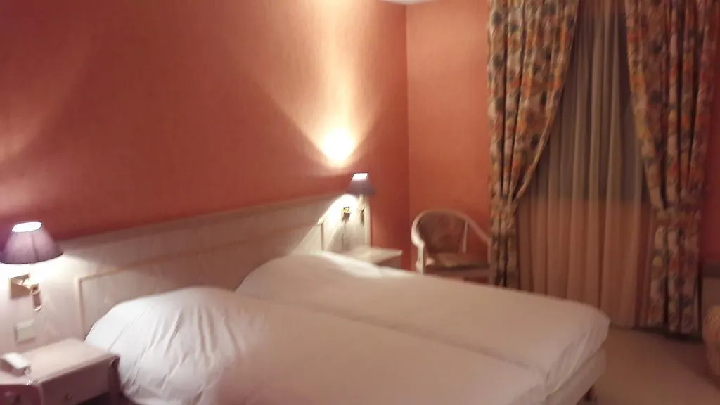 Logis L'Auberge Bourbonnaise Saint-Yorre Frankrig