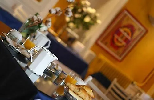Logis L'Auberge Bourbonnaise Saint-Yorre Hotel