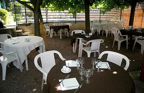 Hotel Logis L'Auberge Bourbonnaise Saint-Yorre